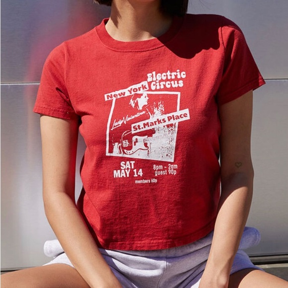 Cute and comfy Brandy Melville t-shirt. Perfect for any occasion! - Picture 3 of 3